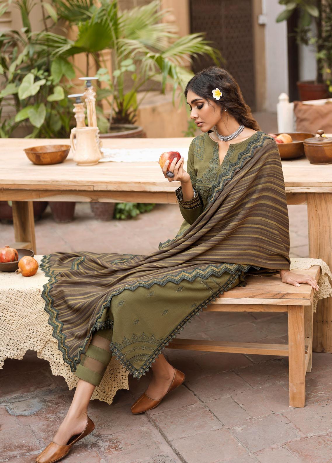 Riwayat By Iznik Unstitched 3 Piece RC-08 Aaira - Winter Collection
